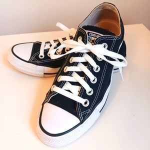 Converse All Star Sneakers Womens size 7. Black with white.